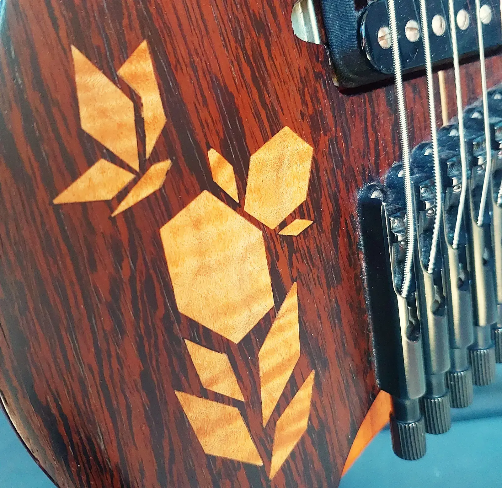 Nava Evell leaf inlay detail