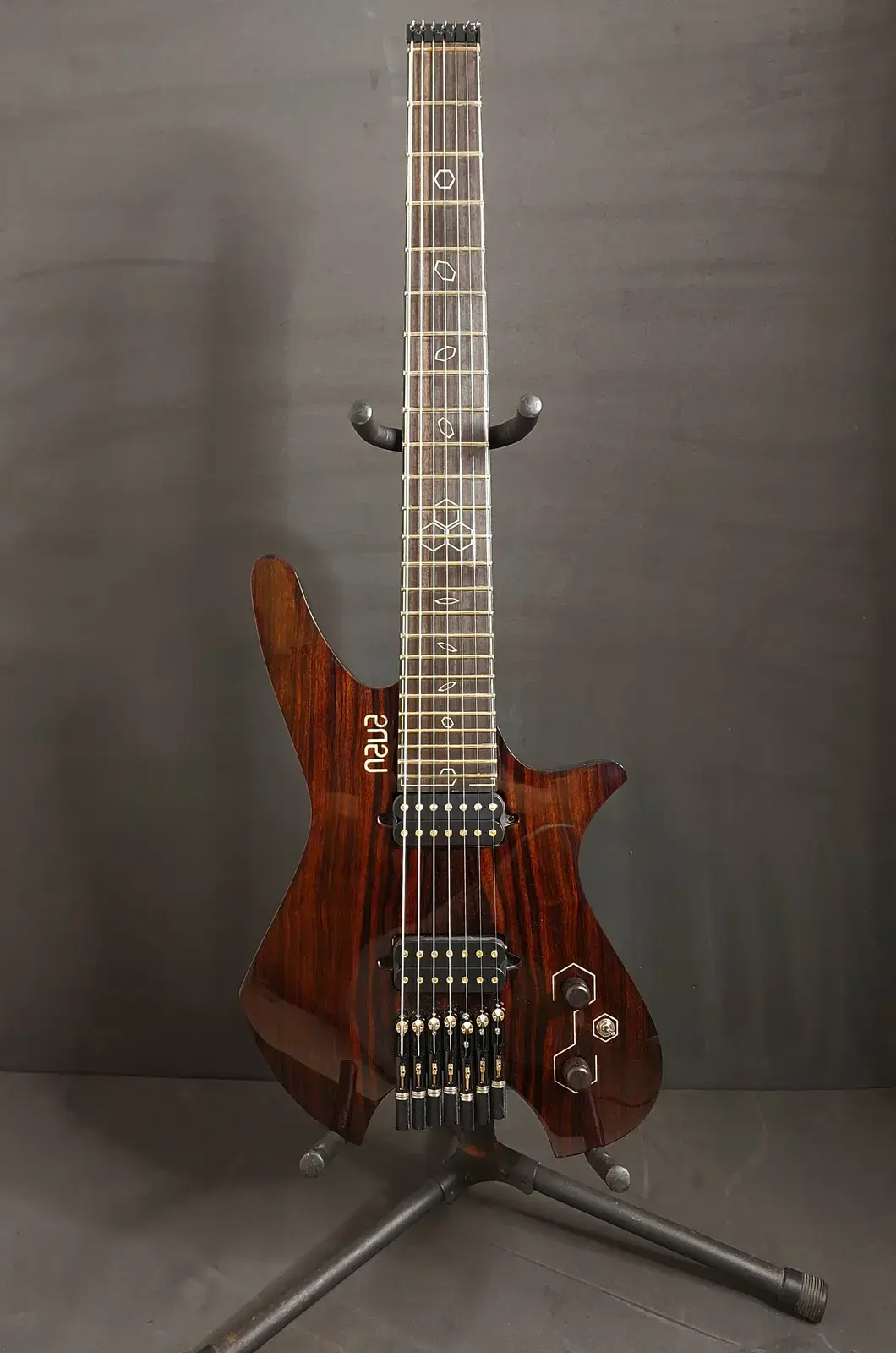 Nava Tabare headless guitar, full instrument on stand